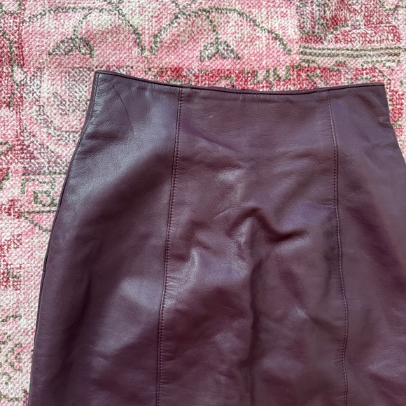 Vintage 90s Vibrant purple 100% Leather Pencil Skirt - size 2 - Picture 2 of 13